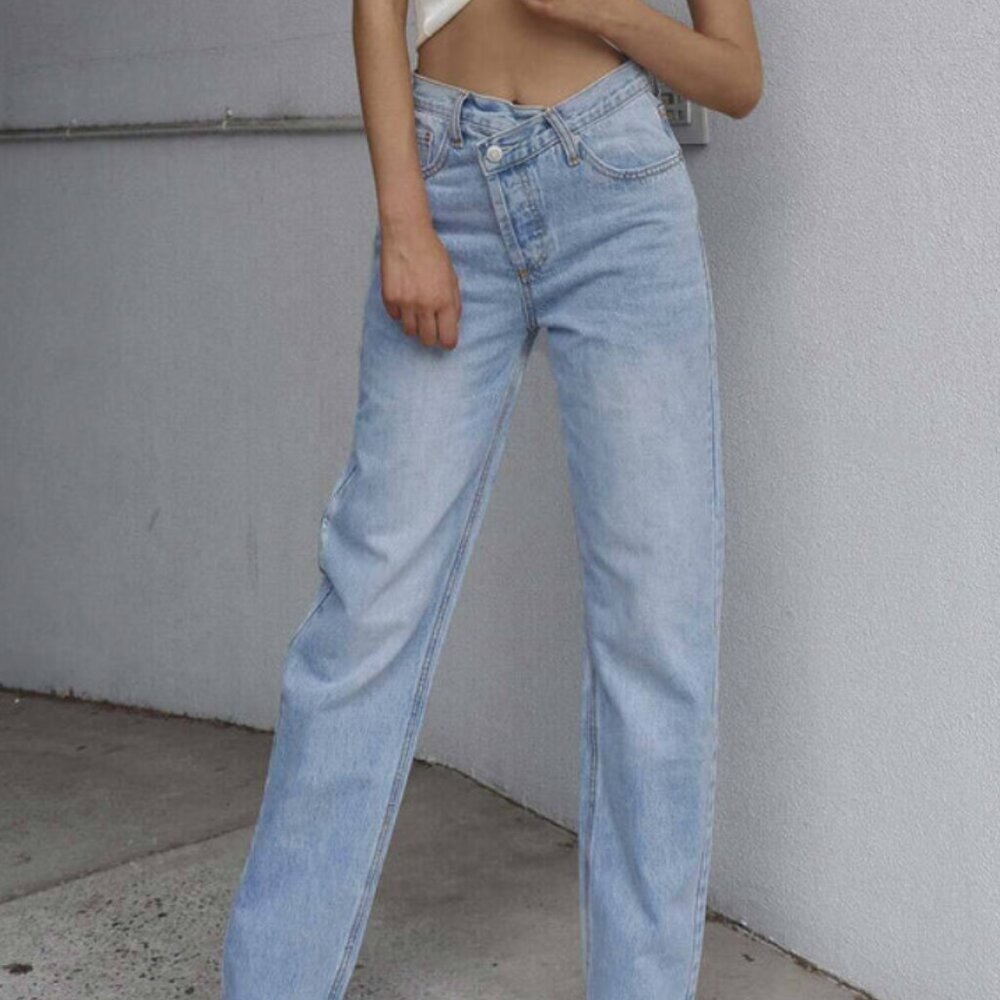 ASYMMETRIC STRAIGHT LEG JEAN LIGHT WASH DENIM